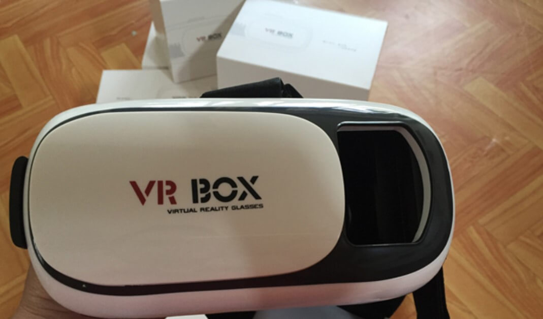 Bên trong hộp kính VR Box 2