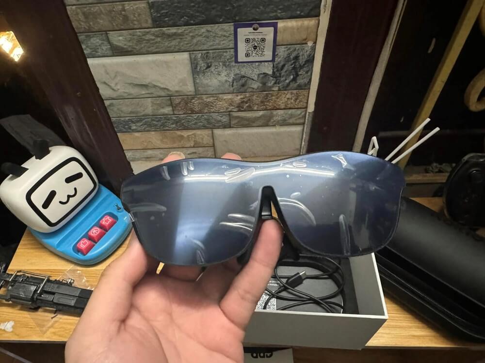 Cần bán Rokid Max và Xreal Air 2 Pro