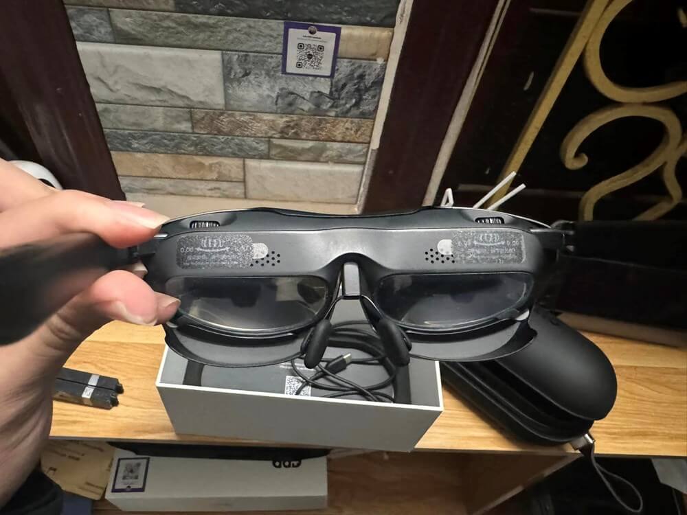 Cần bán Rokid Max và Xreal Air 2 Pro